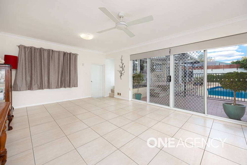6 LANSDOWNE AVENUE, LAKE ALBERT, NSW 2650