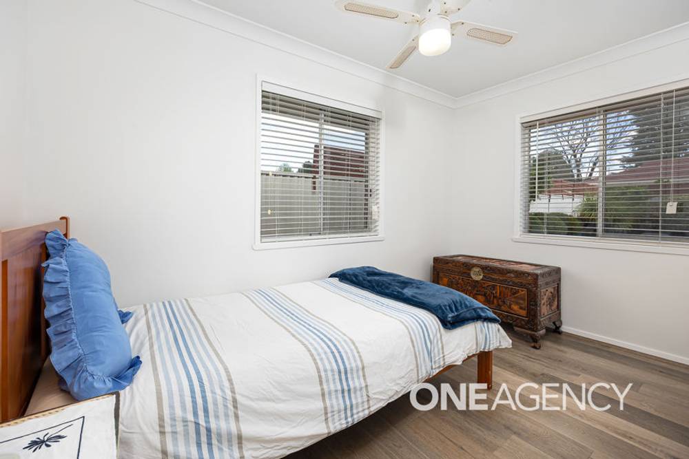 6 LANSDOWNE AVENUE, LAKE ALBERT, NSW 2650