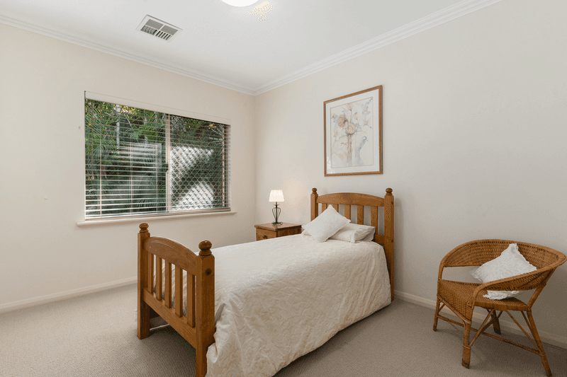 24 Streeton Promenade, WOODVALE, WA 6026