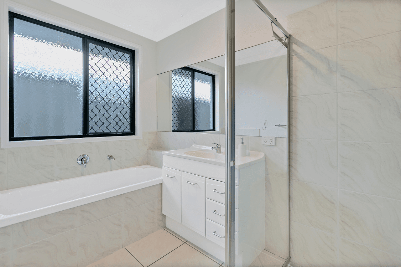 19 Leah Close, BUDERIM, QLD 4556