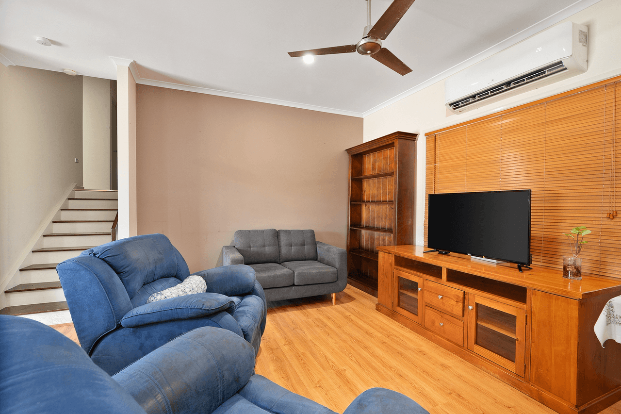 8 Barry Street, EMERALD, QLD 4720