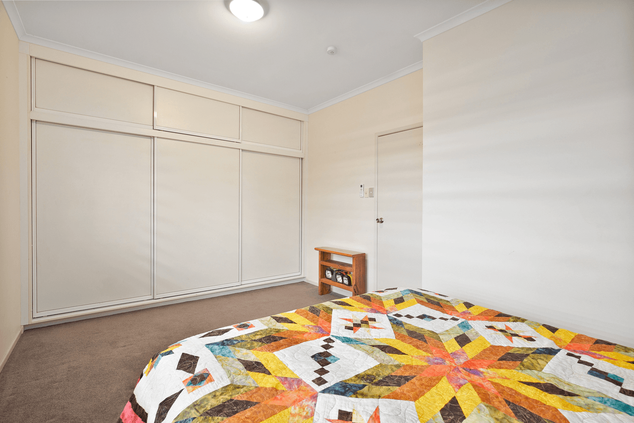 8 Barry Street, EMERALD, QLD 4720