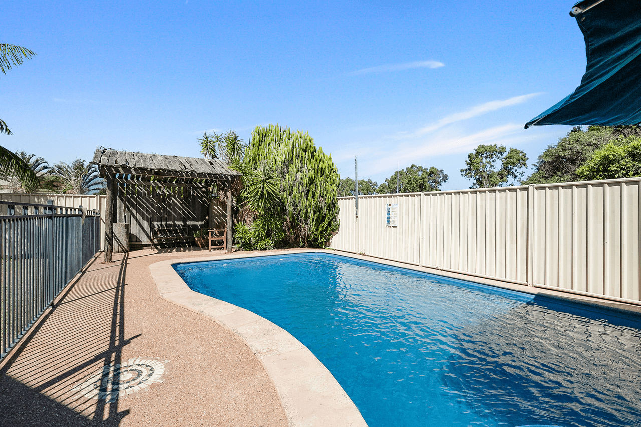 8 Barry Street, EMERALD, QLD 4720