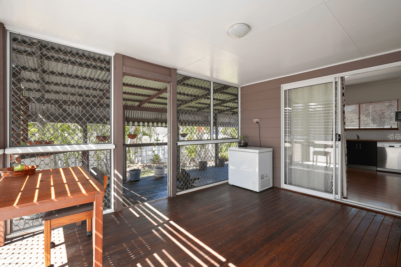8 Barry Street, EMERALD, QLD 4720