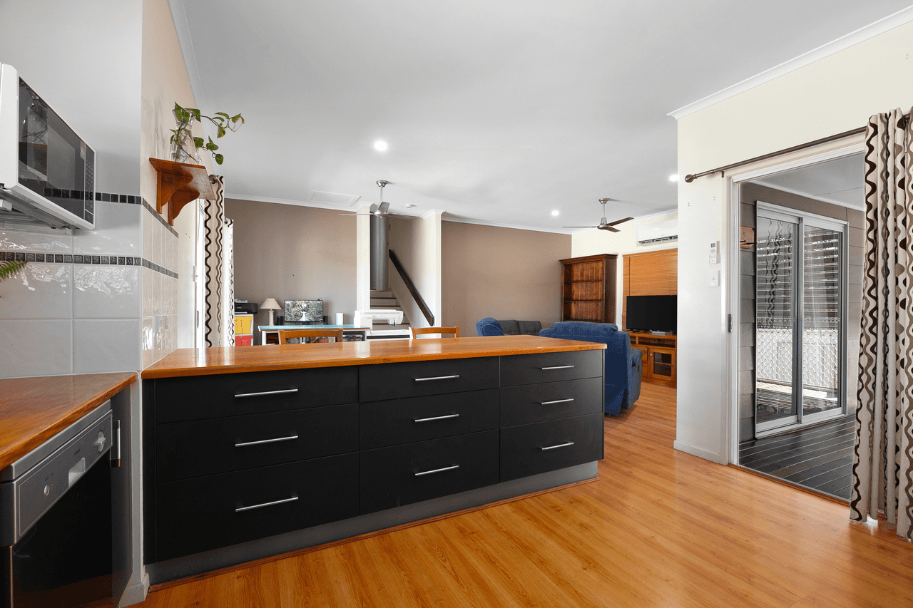 8 Barry Street, EMERALD, QLD 4720