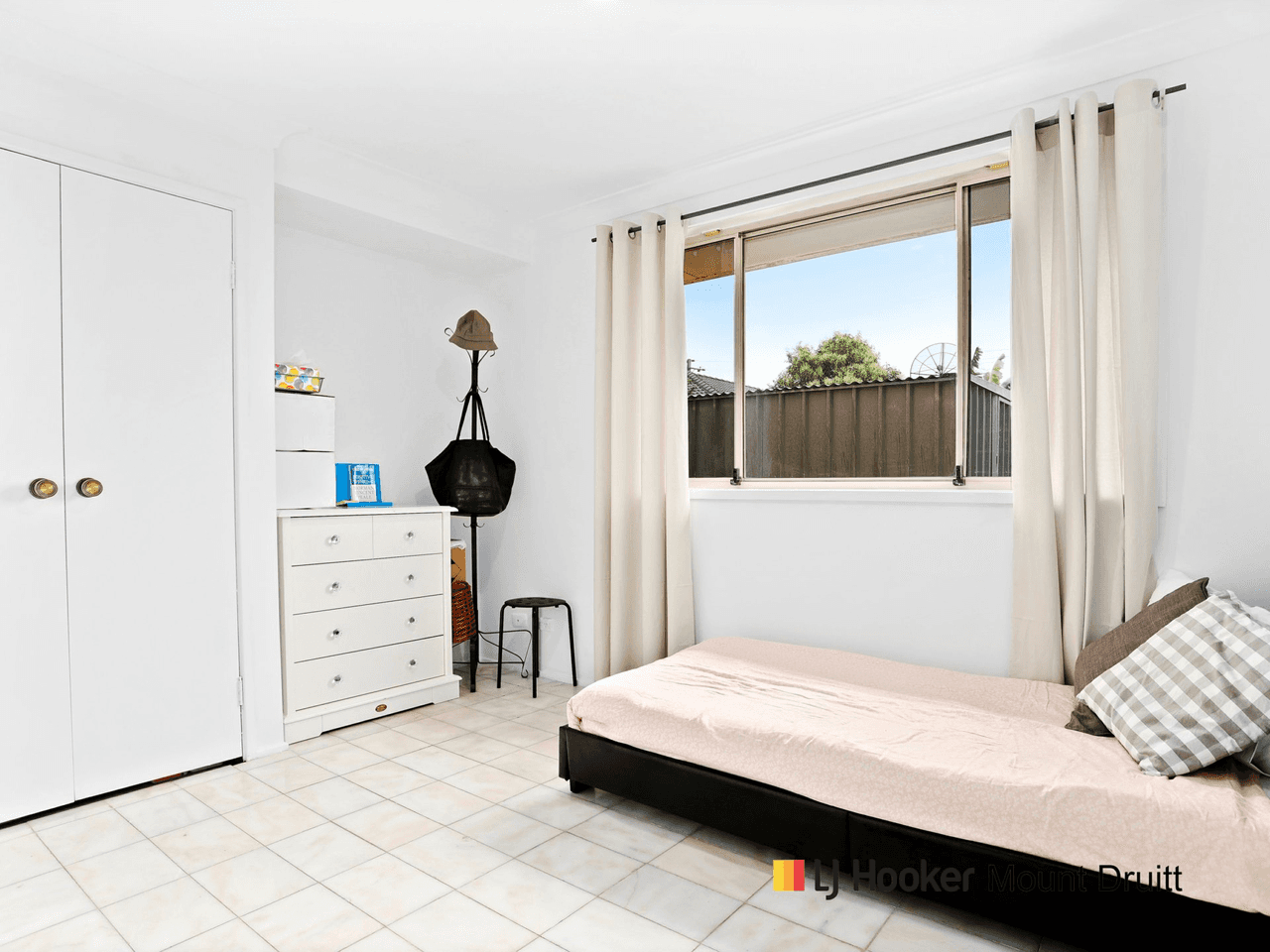 8 Kew Place, DHARRUK, NSW 2770