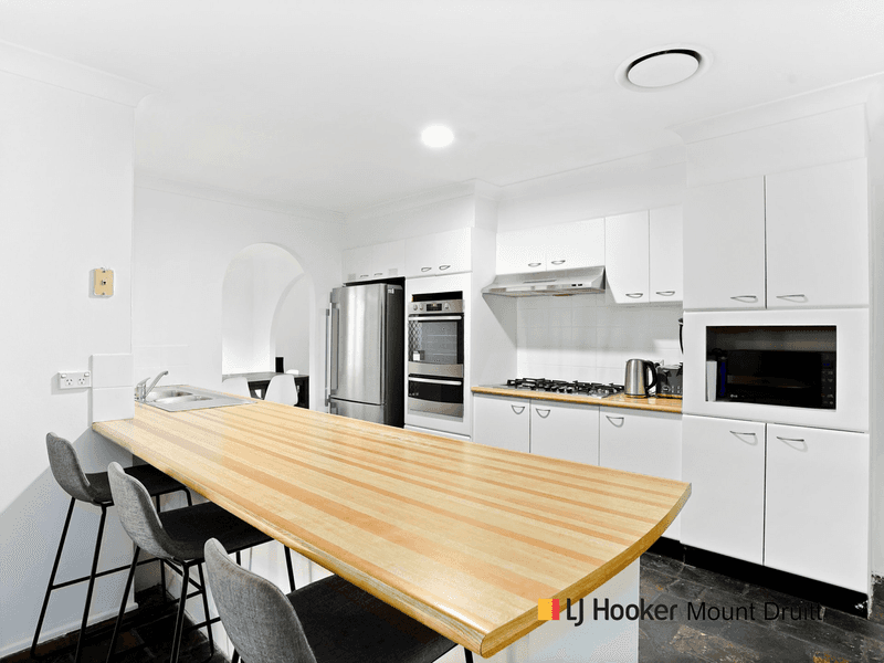 8 Kew Place, DHARRUK, NSW 2770