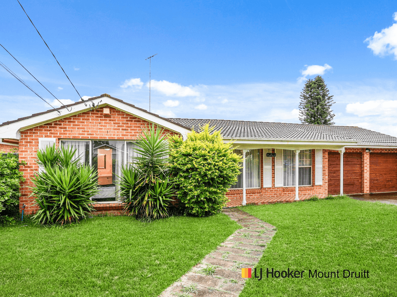 8 Kew Place, DHARRUK, NSW 2770