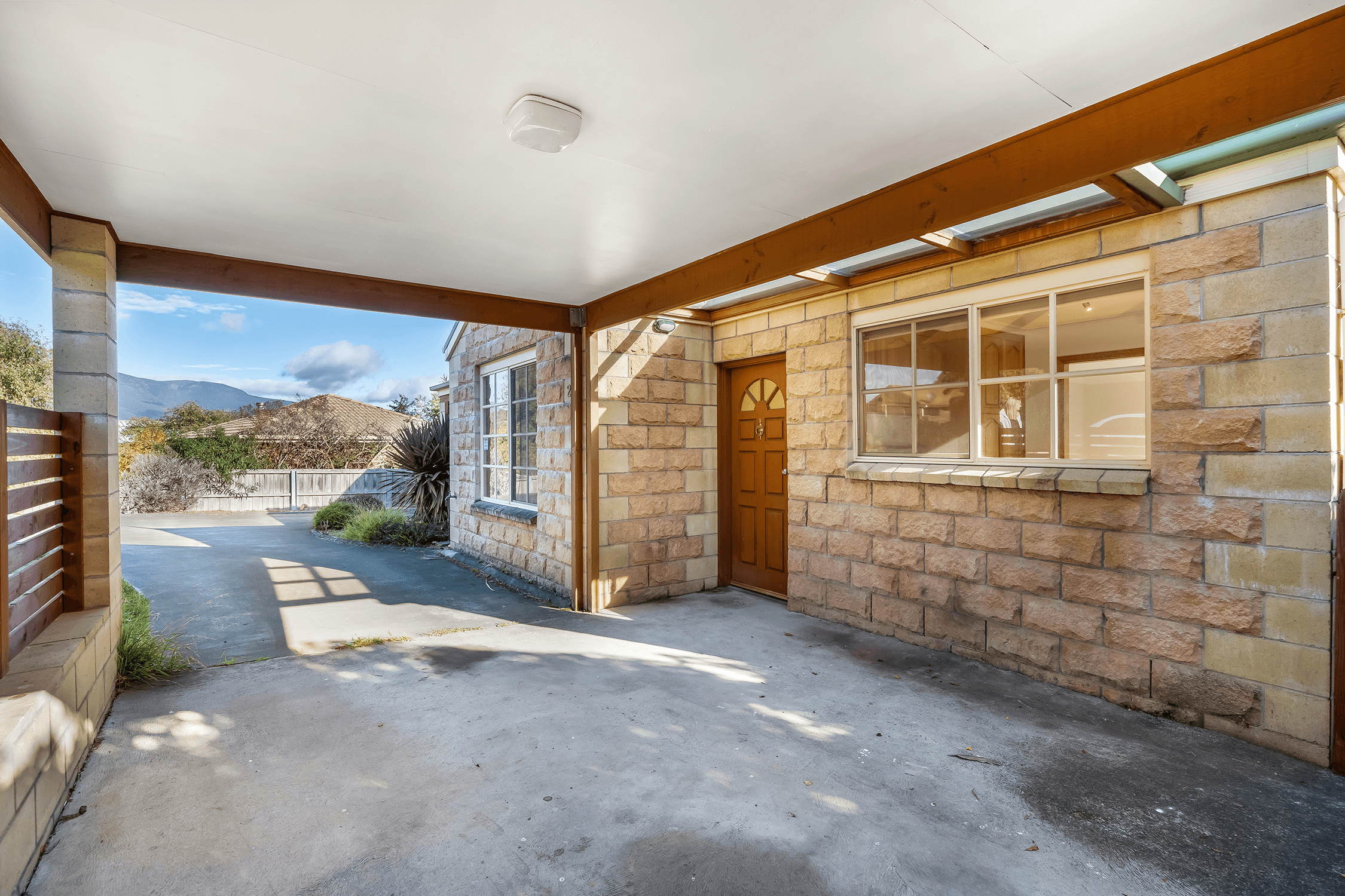 2/8 Sovereign Court, GEILSTON BAY, TAS 7015