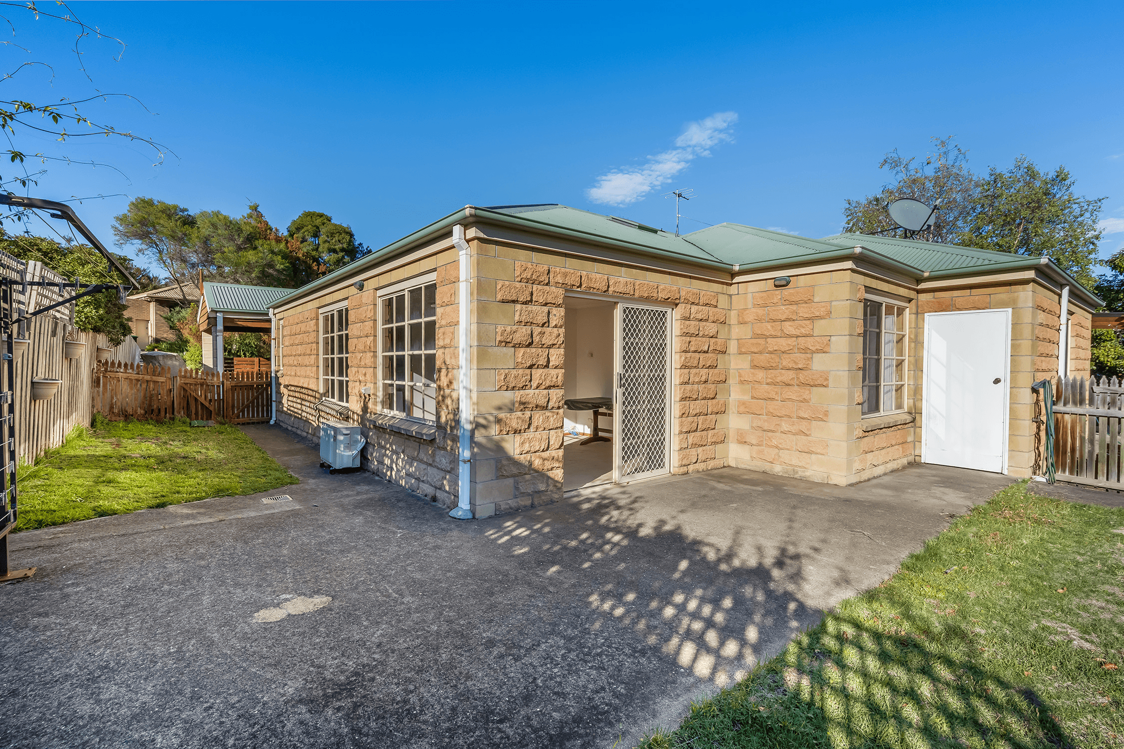 2/8 Sovereign Court, GEILSTON BAY, TAS 7015