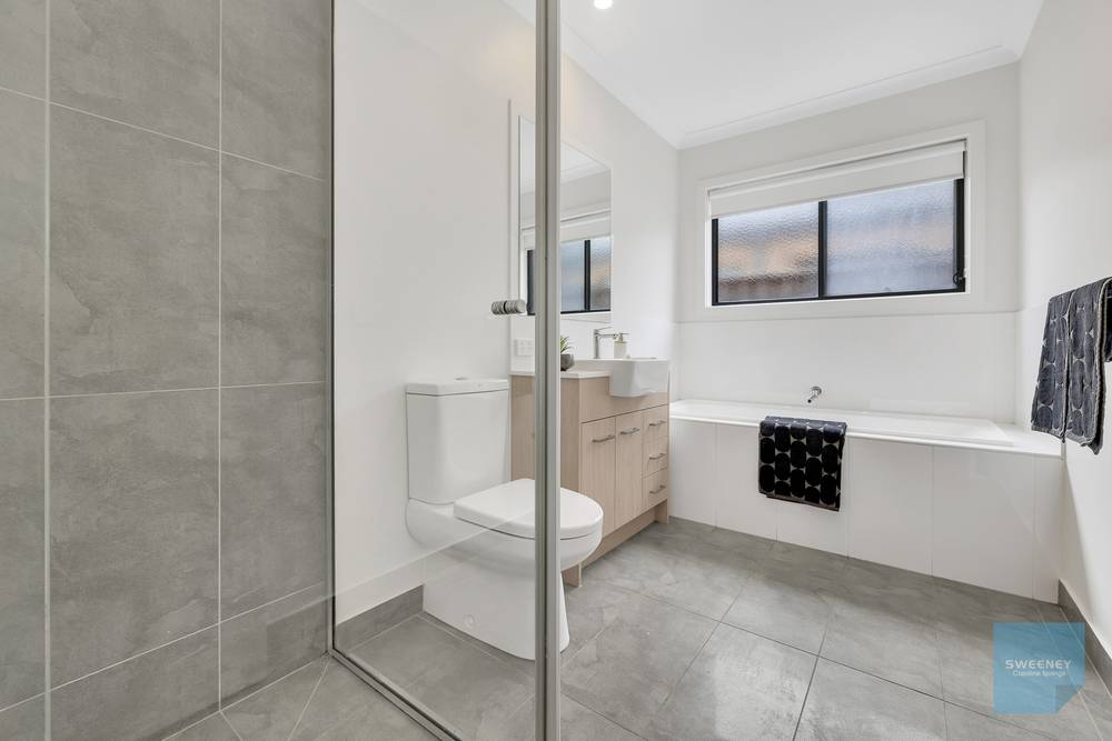 15 Eaglecrest Avenue, FRASER RISE, VIC 3336