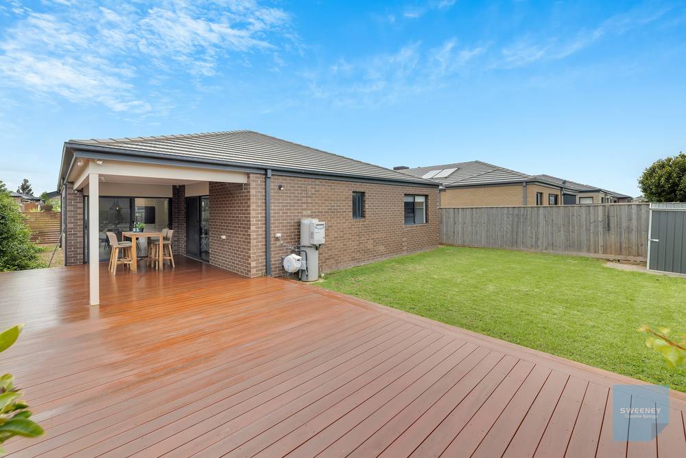 15 Eaglecrest Avenue, FRASER RISE, VIC 3336