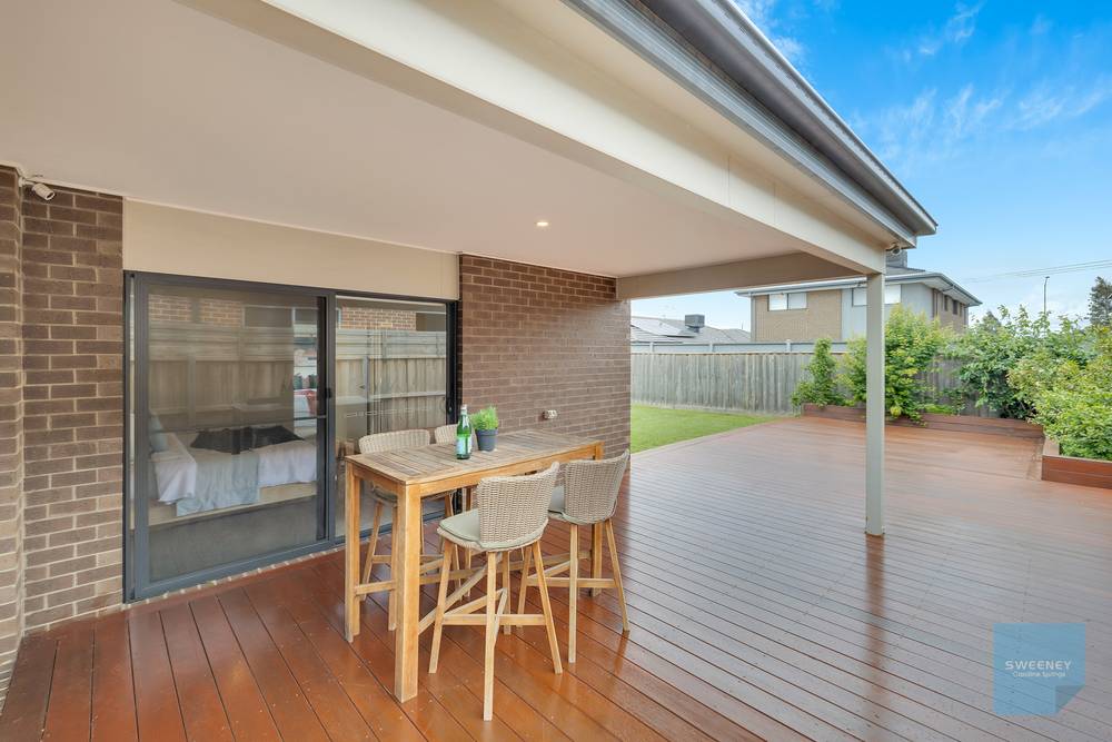 15 Eaglecrest Avenue, FRASER RISE, VIC 3336