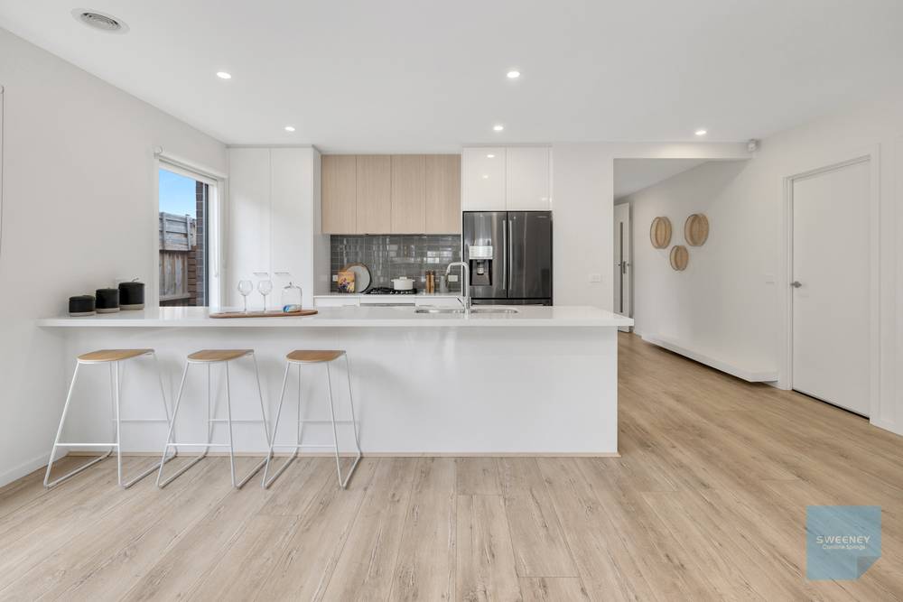 15 Eaglecrest Avenue, FRASER RISE, VIC 3336