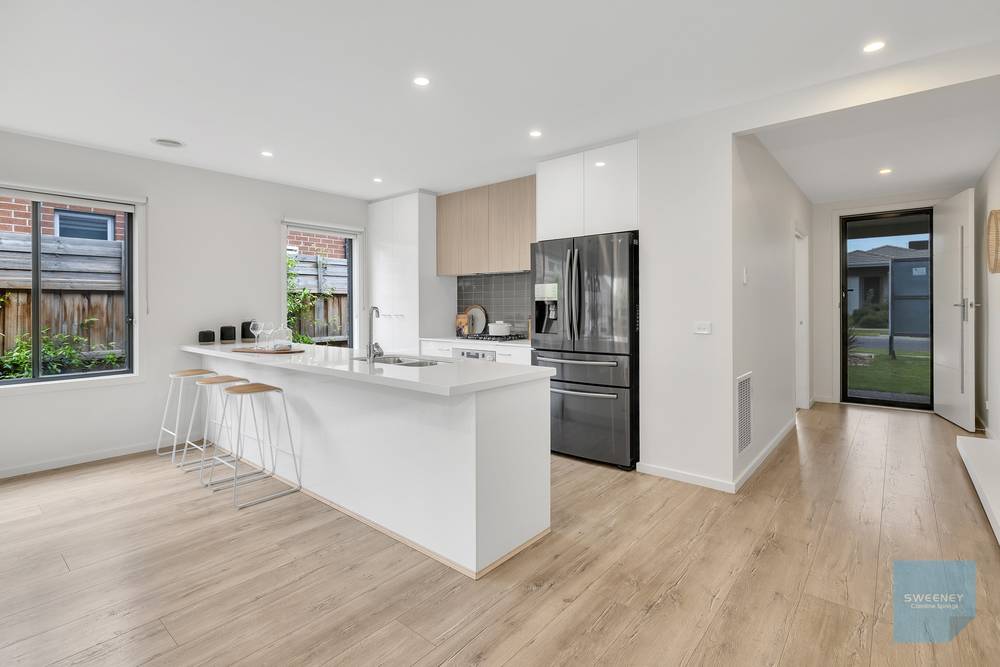 15 Eaglecrest Avenue, FRASER RISE, VIC 3336