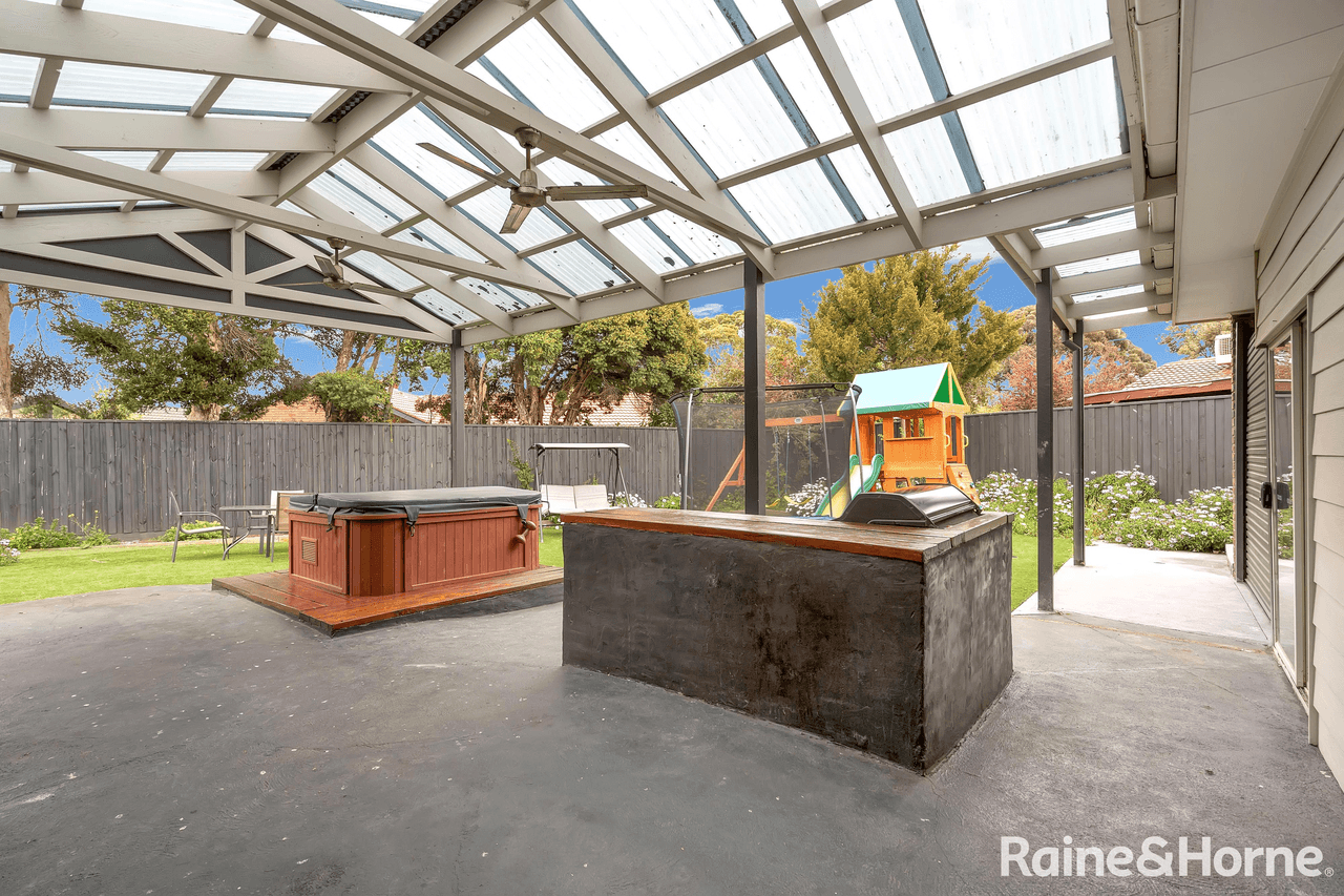 4 Teal Court, SUNBURY, VIC 3429