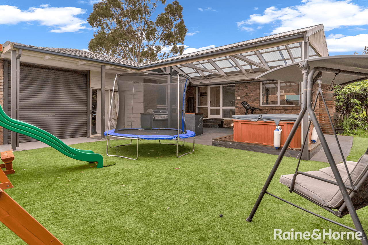 4 Teal Court, SUNBURY, VIC 3429