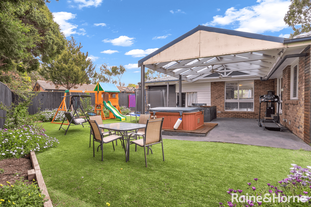 4 Teal Court, SUNBURY, VIC 3429