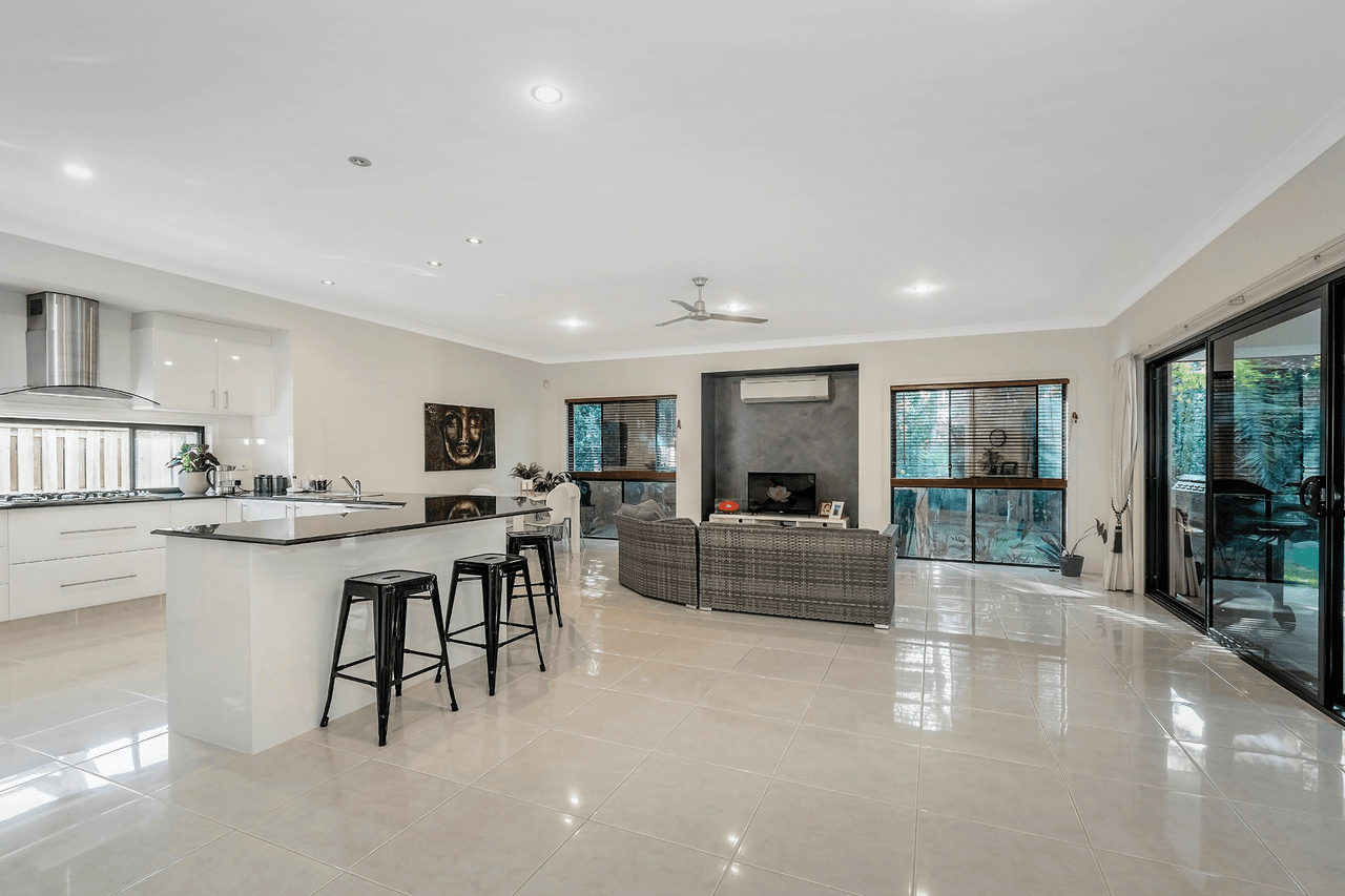 10 Kingtide Lane, COOMERA WATERS, QLD 4209