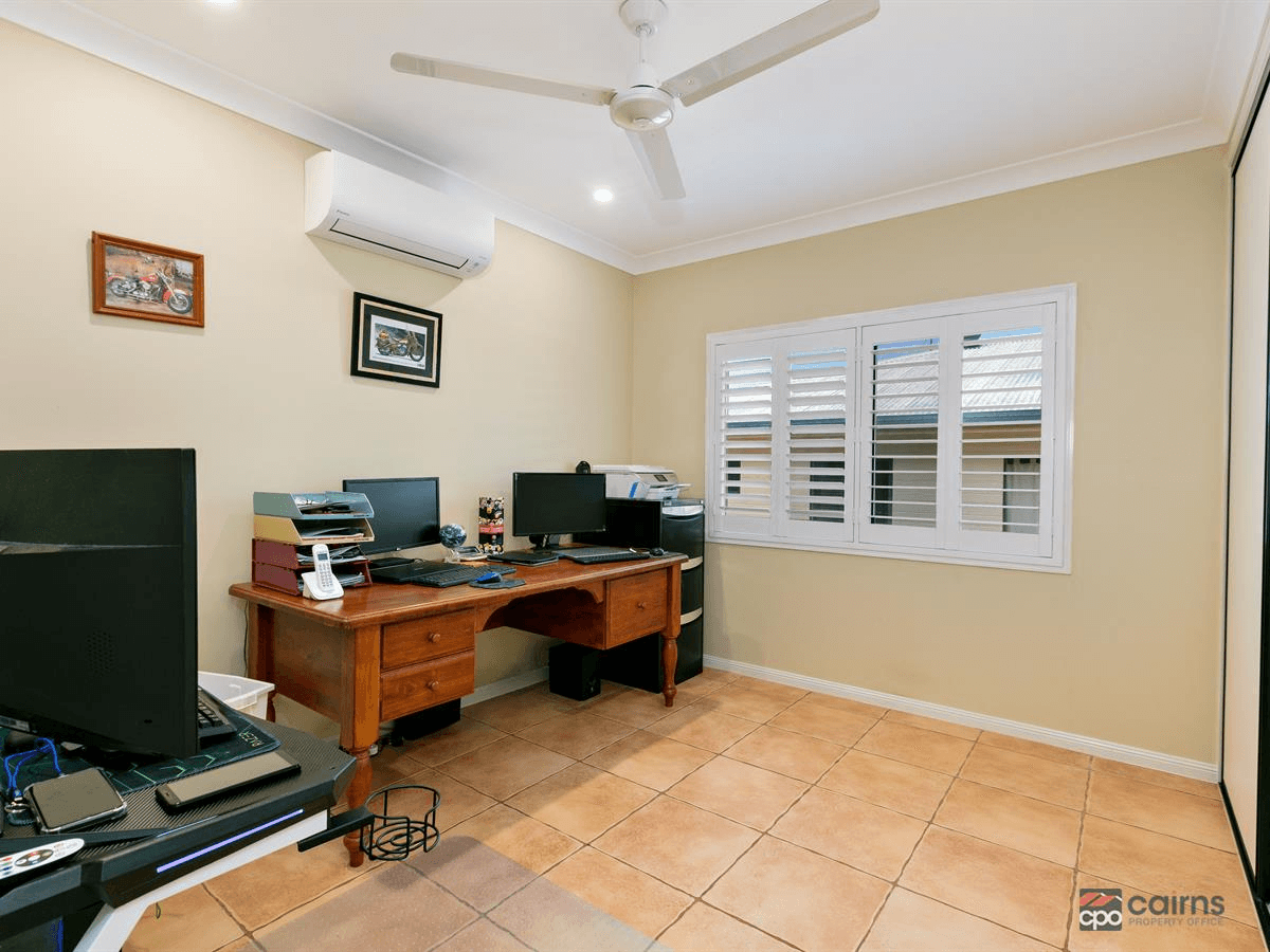 26 MACARTHUR Close, PALM COVE, QLD 4879