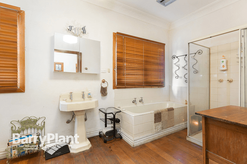 12 Seaview Road, COCKATOO, VIC 3781