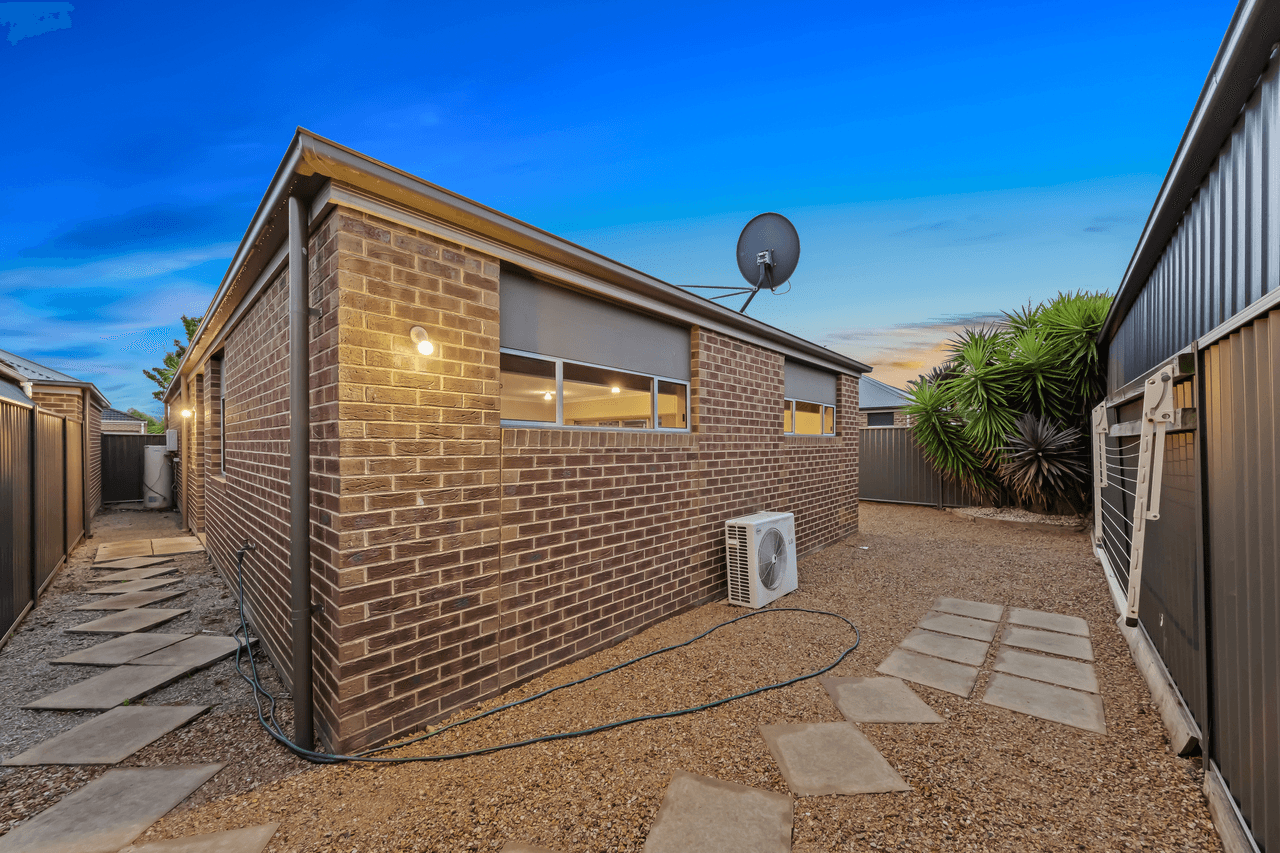 5 Sinclair Walk, PAKENHAM, VIC 3810