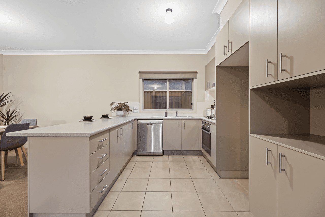 5 Sinclair Walk, PAKENHAM, VIC 3810