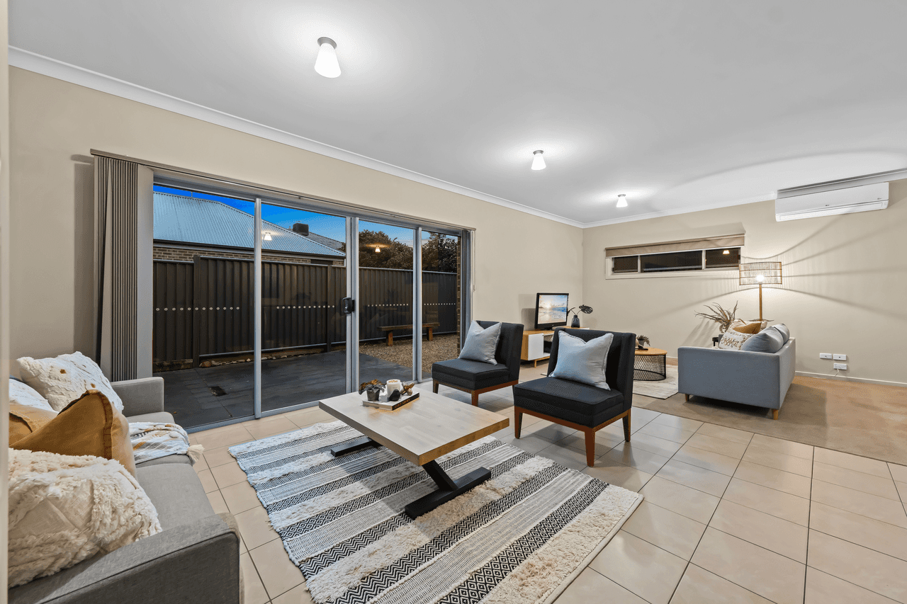 5 Sinclair Walk, PAKENHAM, VIC 3810