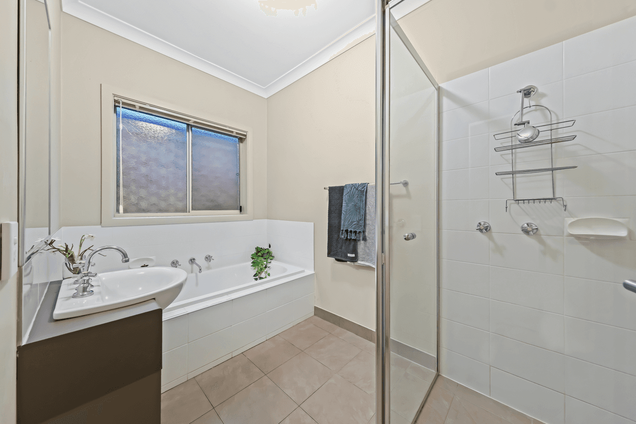 5 Sinclair Walk, PAKENHAM, VIC 3810