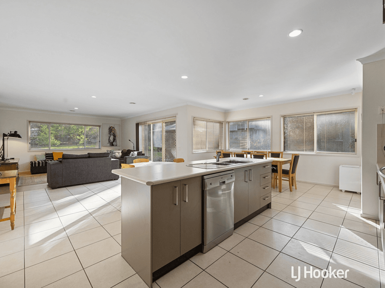 25 Fern Street, INVERLOCH, VIC 3996