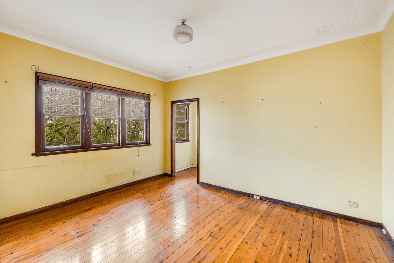 6 Loye Street, NORTH TOOWOOMBA, QLD 4350