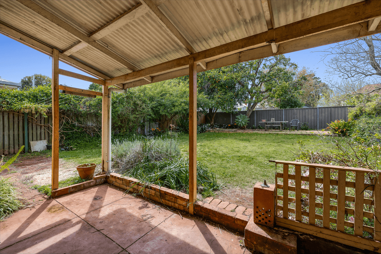 6 Loye Street, NORTH TOOWOOMBA, QLD 4350