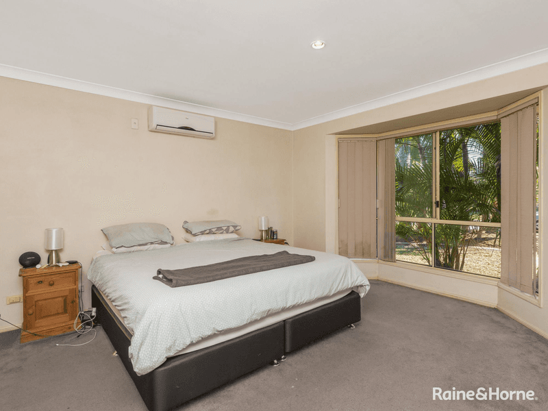 16 Lakewood Court, HELENSVALE, QLD 4212