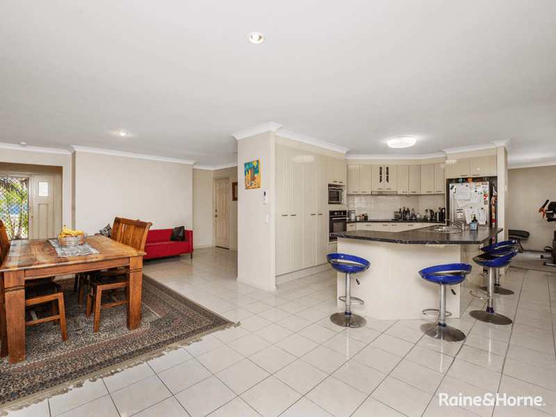 16 Lakewood Court, HELENSVALE, QLD 4212