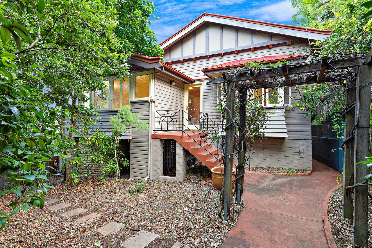 1 Cambridge Street, Red Hill, QLD 4059