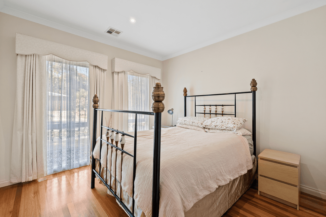 1&2/24 Outlook Drive, NUNAWADING, VIC 3131