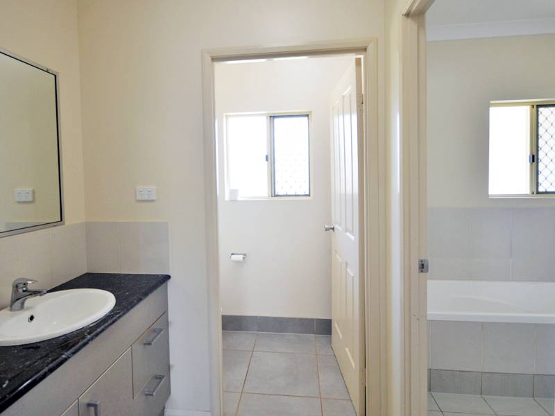 20 Fairway Ave, Rocky Point, QLD 4874