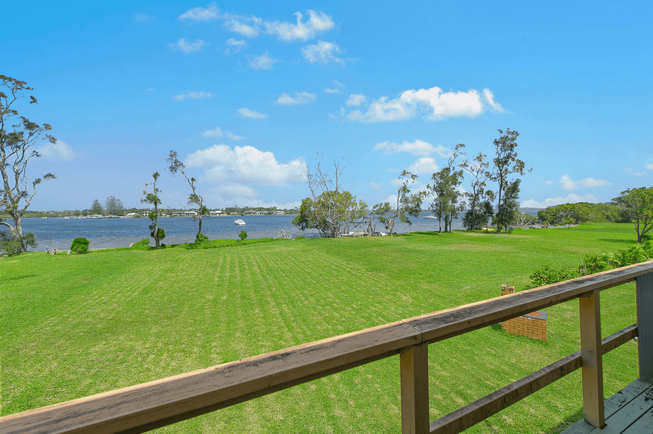 22 Shoreline Drive, PORT MACQUARIE, NSW 2444