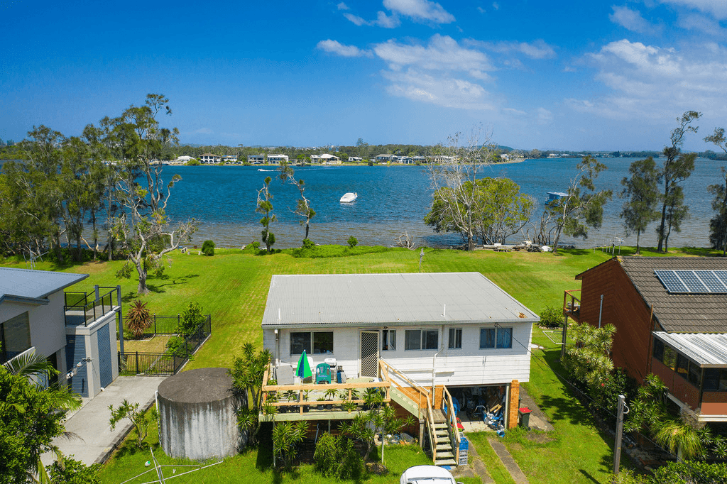 22 Shoreline Drive, PORT MACQUARIE, NSW 2444