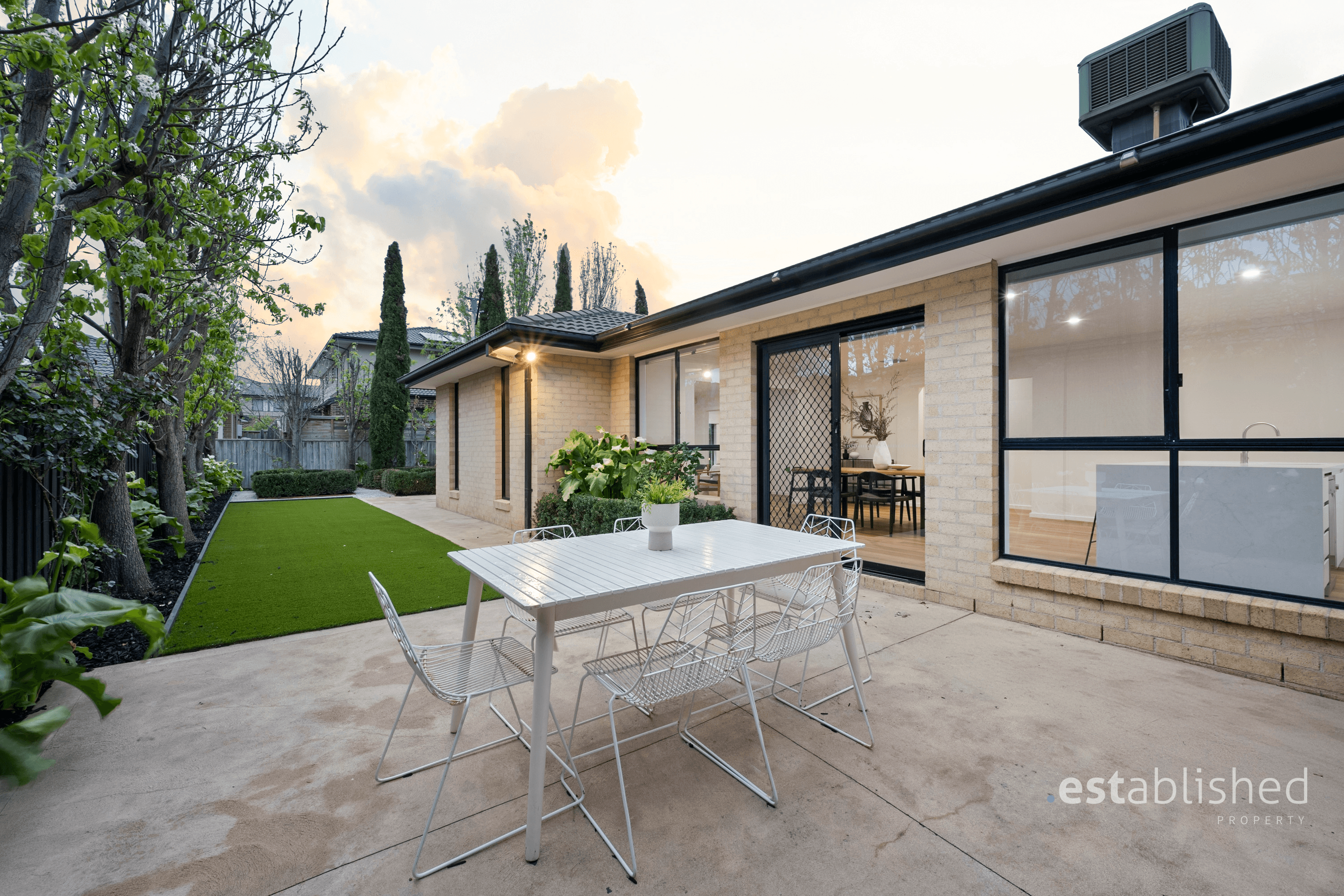 111 Middle Park Drive, SANCTUARY LAKES, VIC 3030