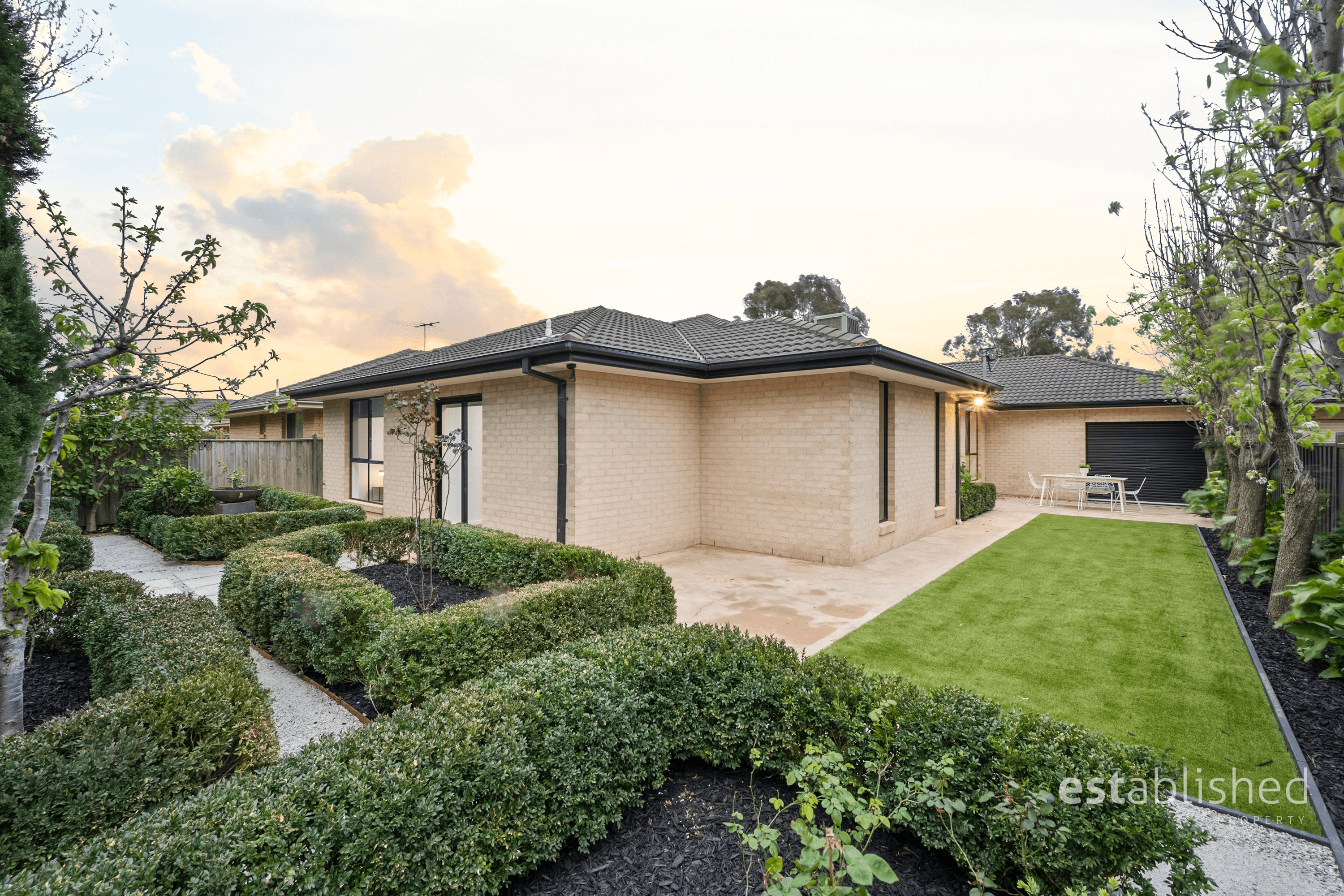 111 Middle Park Drive, SANCTUARY LAKES, VIC 3030