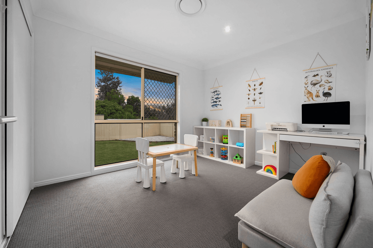 3 Tocumwal Court, HELENSVALE, QLD 4212