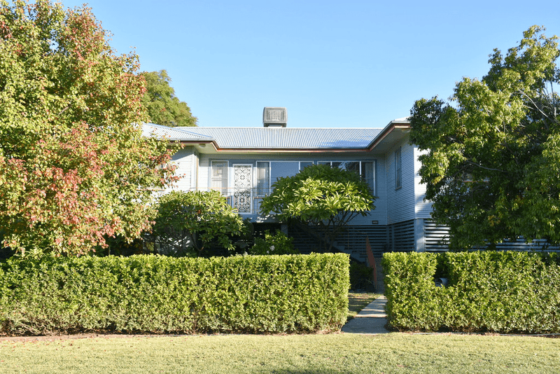 16 Webb Avenue, MOREE, NSW 2400