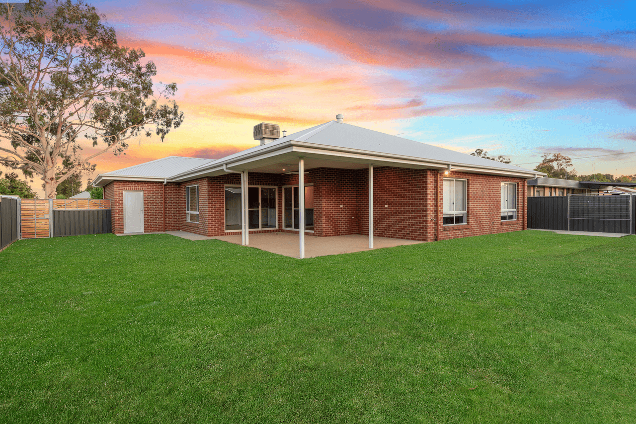 33 Emily Street, Tocumwal, NSW 2714