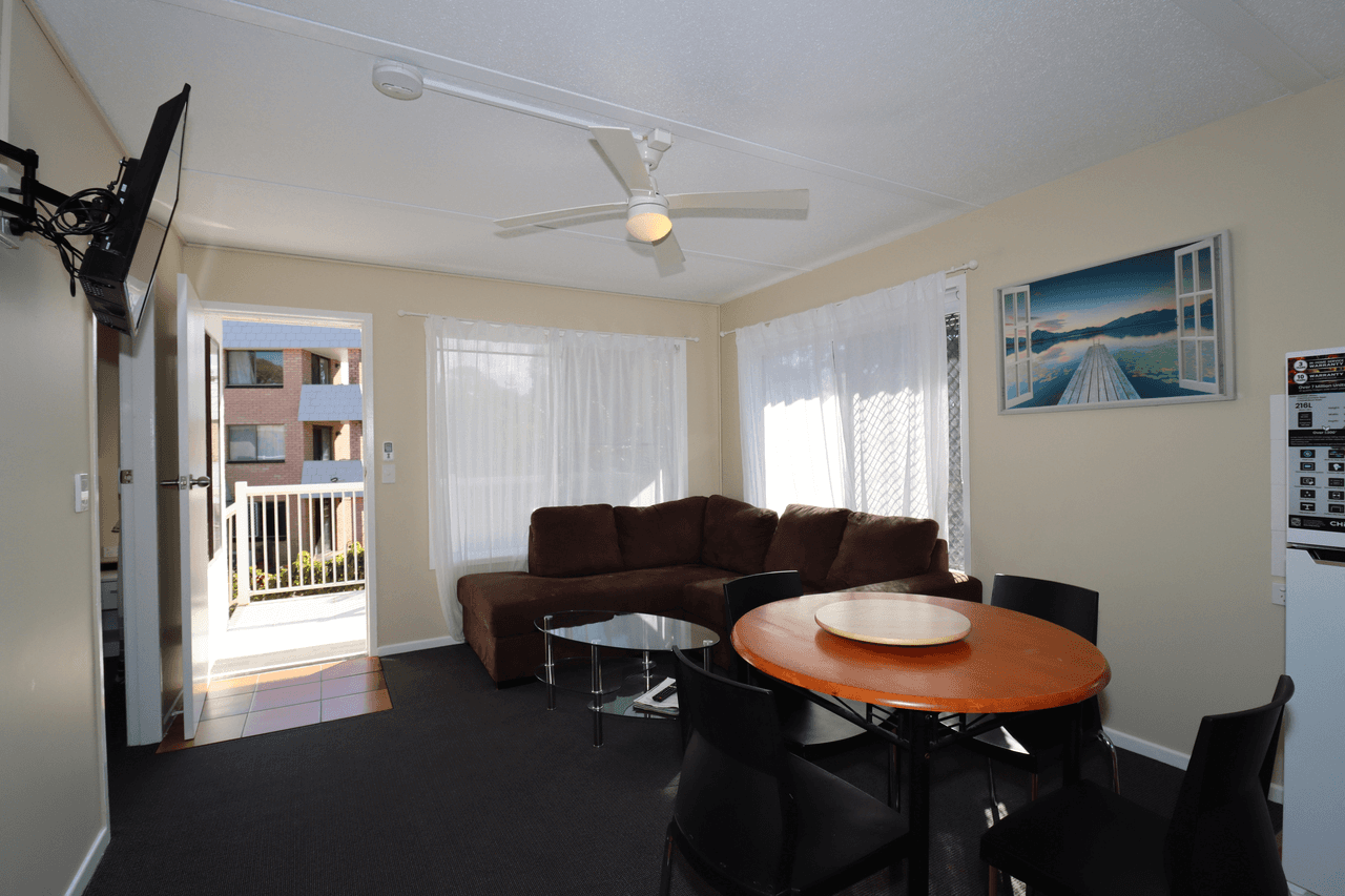 1/480 Esplanade, TORQUAY, QLD 4655