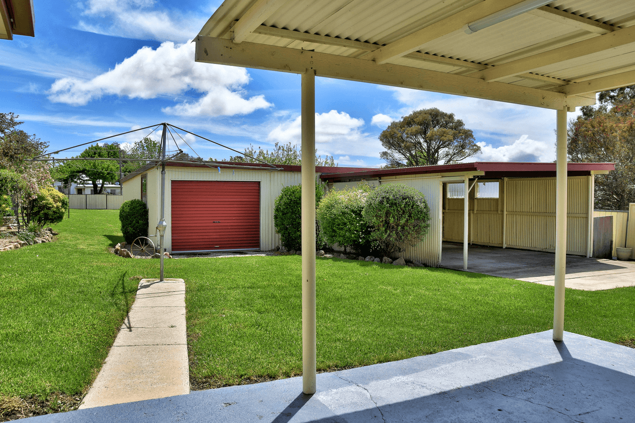 32 Manners Street, TENTERFIELD, NSW 2372