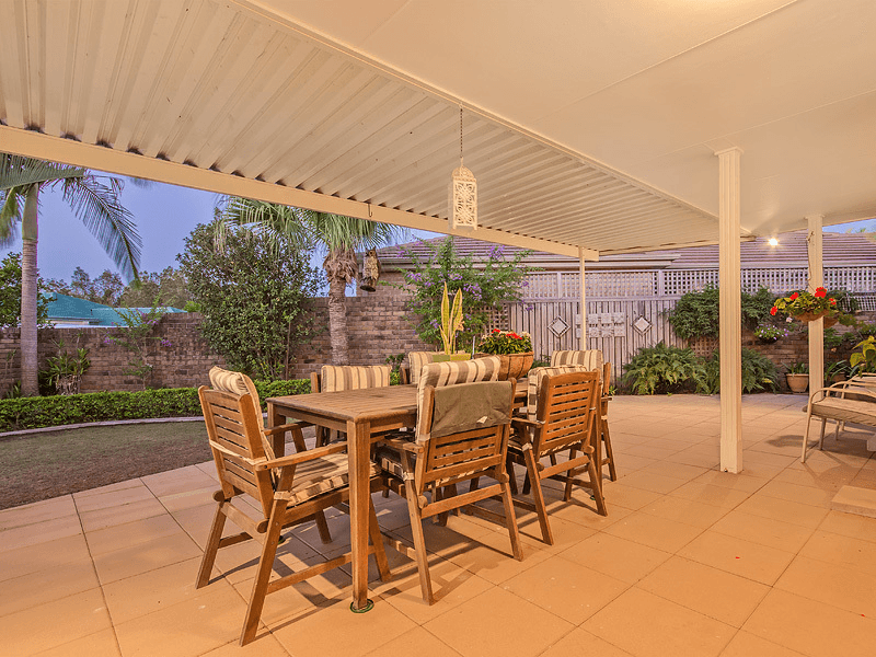 10 Moonraker Street, Clear Island Waters, QLD 4226