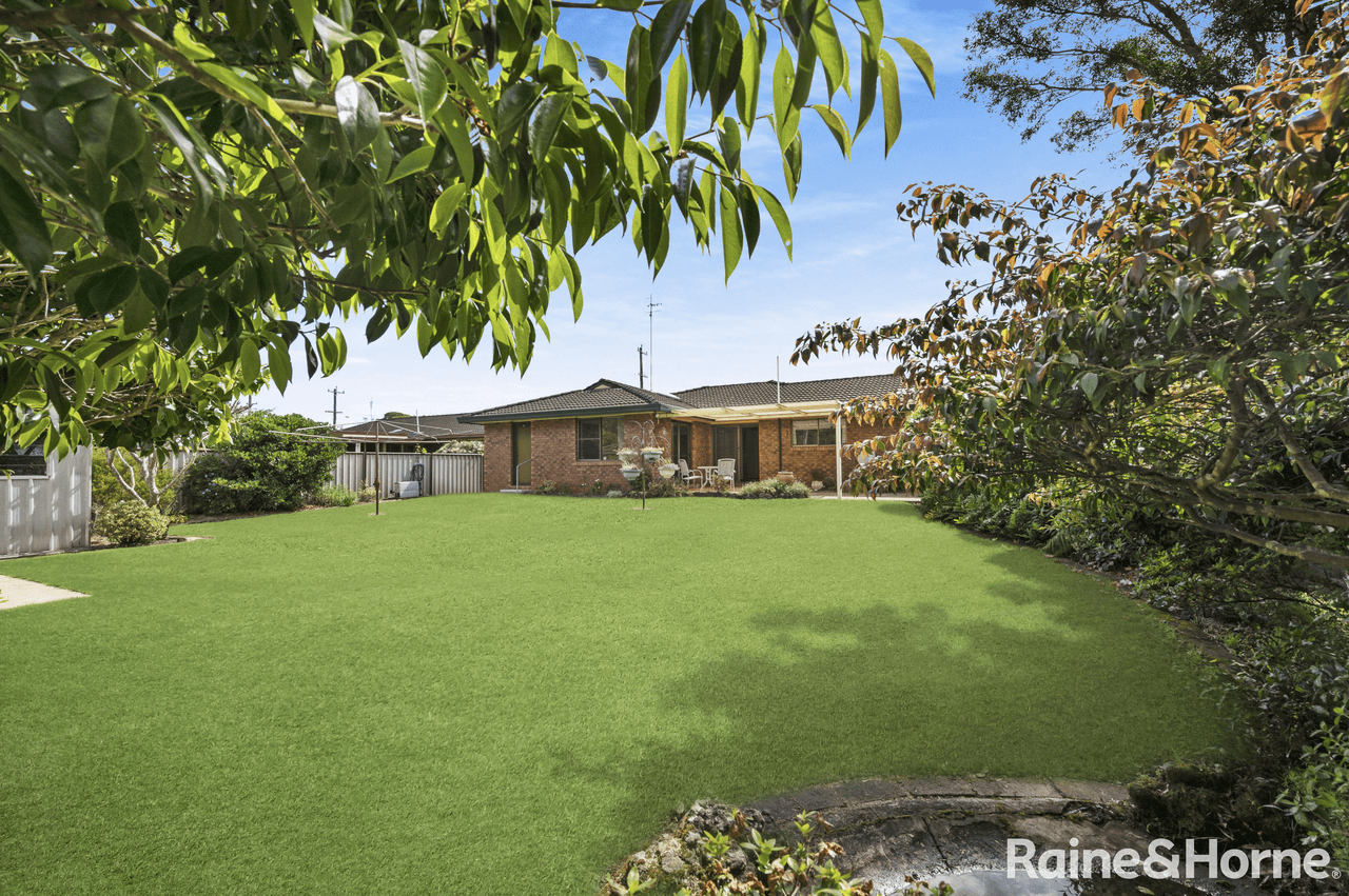 4 McLay Avenue, SHOALHAVEN HEADS, NSW 2535