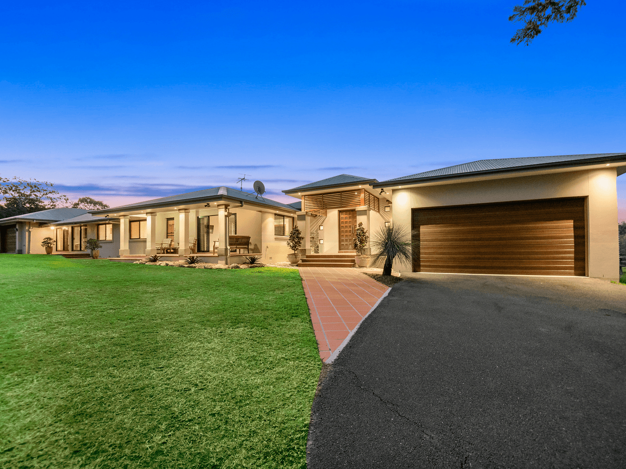 8 DALGLEISH Road, ORMEAU HILLS, QLD 4208