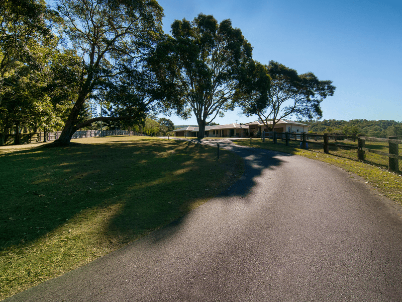 8 DALGLEISH Road, ORMEAU HILLS, QLD 4208